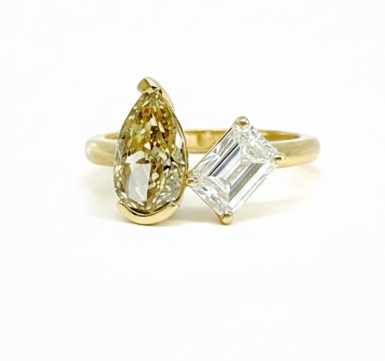 Eigen creatie ring Lab grown pear 2.10ct yellow stone and baguette 1.07ct