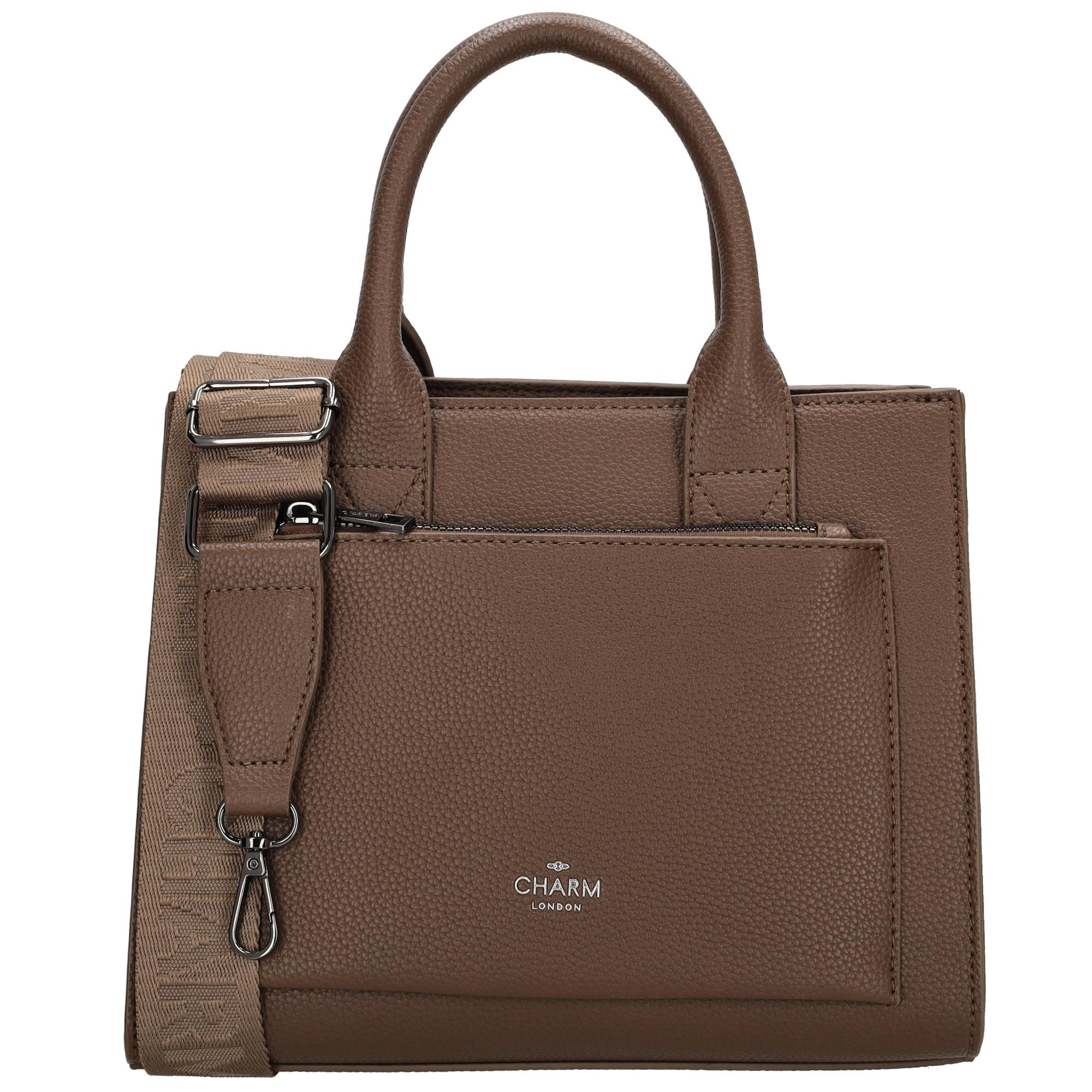 De Charm London Pentonville Handtas is een elegante en functionele tas, perfect voor dagelijks gebruik. Het ruime hoofdvak biedt voldoende ruimte voor je essentials en is voorzien van een telefoonvak en een extra ritsvak aan de binnenkant. Aan de buitenkant bevindt zich een handig ritsvak aan de voorkant voor snelle toegang tot kleinere spullen. Dankzij de verstelbare en afneembare schouderband kan de tas ook handsfree gedragen worden op de gewenste hoogte. De ritssluiting zorgt ervoor dat je spullen veilig opgeborgen blijven.

Kenmerken:

Hoofdvak met telefoonvak en ritsvak binnenin
Ritsvak aan de voorkant
Afsluitbaar met een rits
Verstelbare en afneembare schouderband