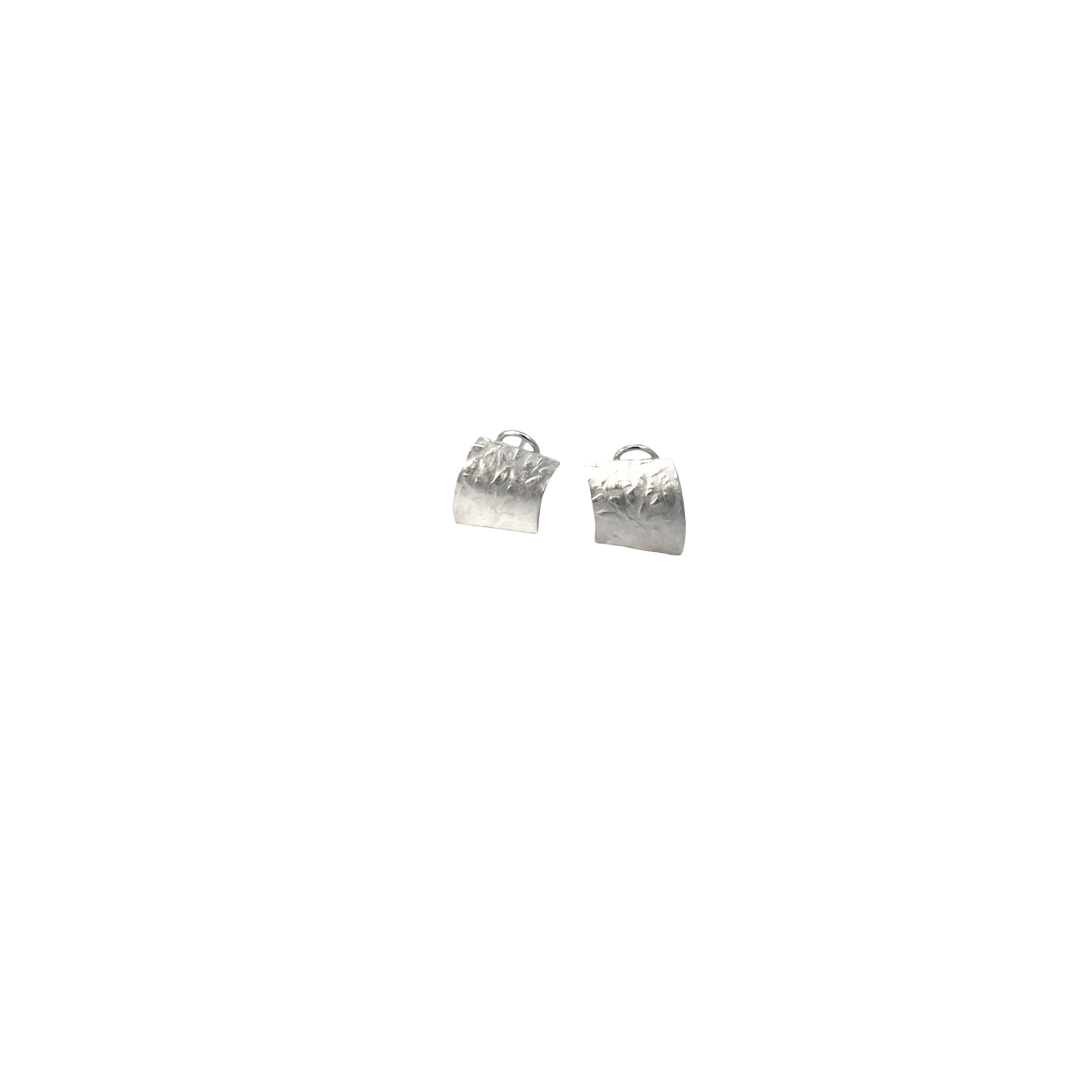 Der Pr. Ohrclip-Stecker, Modellnummer ME-081309, besteht aus hochwertigem 925 Sterling Silber mit Hammerschlag-Design. Diese eleganten Ohrstecker sind ideal für den täglichen Gebrauch oder besondere Anlässe. Am besten trägt man sie, indem man sie einfach an das Ohrläppchen steckt, um jedem Outfit einen Hauch von Eleganz zu verleihen.