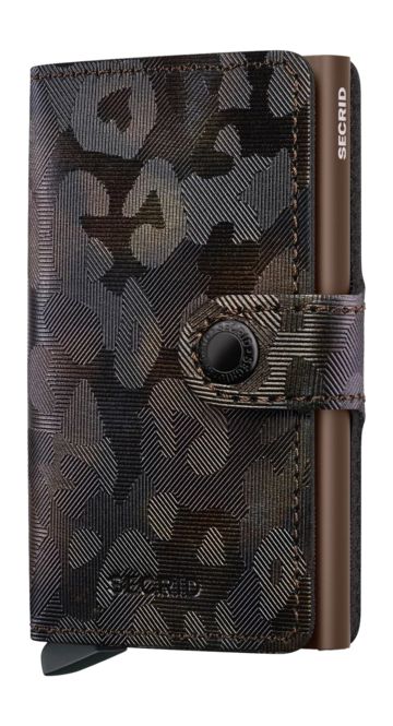 Onze meest iconische wallet en de perfecte allrounder: klein van formaat en verrassend groot in opbergcapaciteit.

Ruimte voor maximaal 10 pasjes

Extra opbergruimte voor biljetten

Met knoopsluiting

RFID-beveiligd

Twee jaar garantie

Brown
