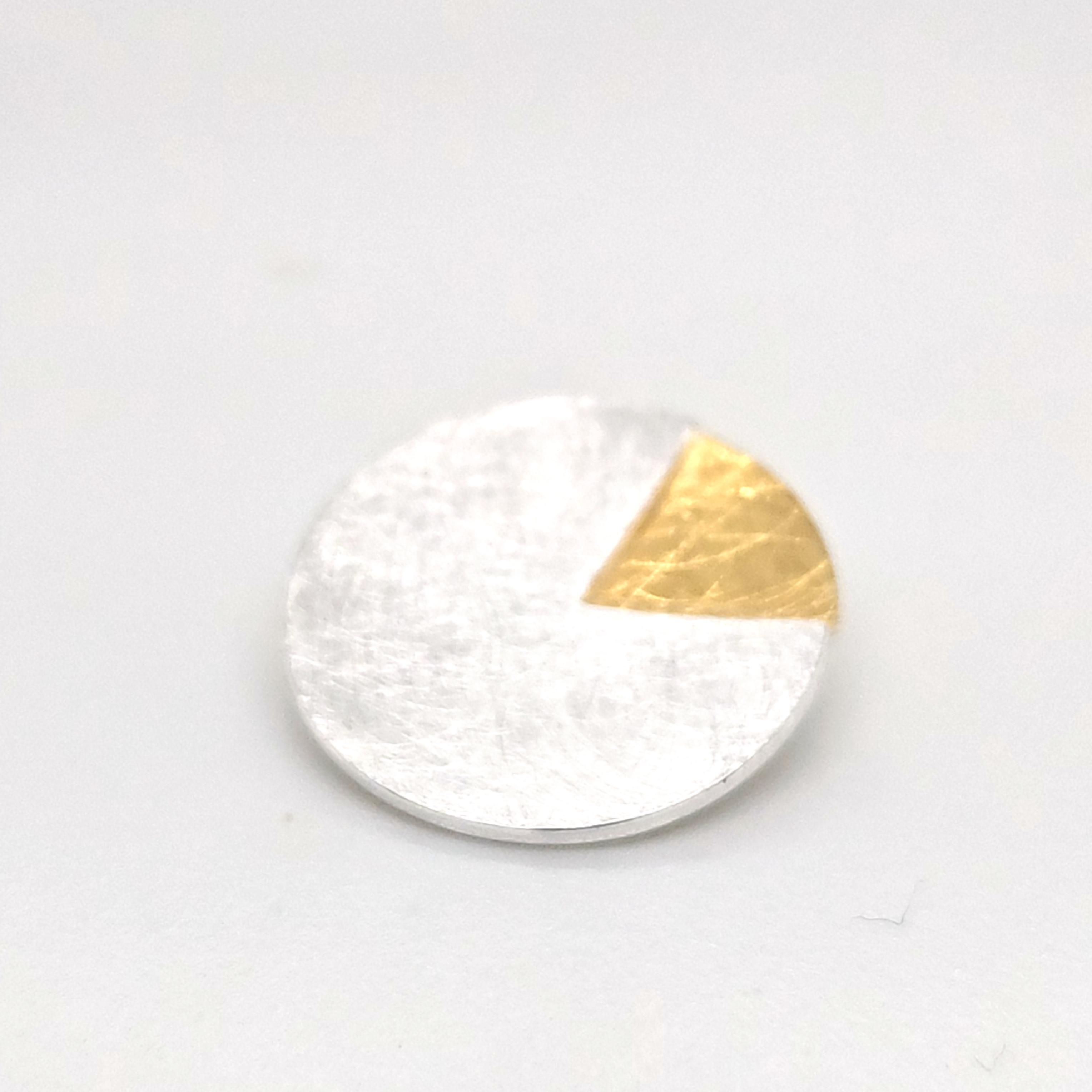 Der Anh&auml;nger Linkenheil Silber Bicolor 1827-4200 besteht aus hochwertigem 925er Sterlingsilber. Als elegantes Schmuckst&uuml;ck in der Kategorie Anh&auml;nger kann er vielf&auml;ltig getragen werden. Am besten kombinieren Sie ihn mit einer feinen Silberkette, um seinen bicolorigen Glanz optimal zur Geltung zu bringen. Perfekt f&uuml;r jeden Anlass, von Alltag bis festlich.