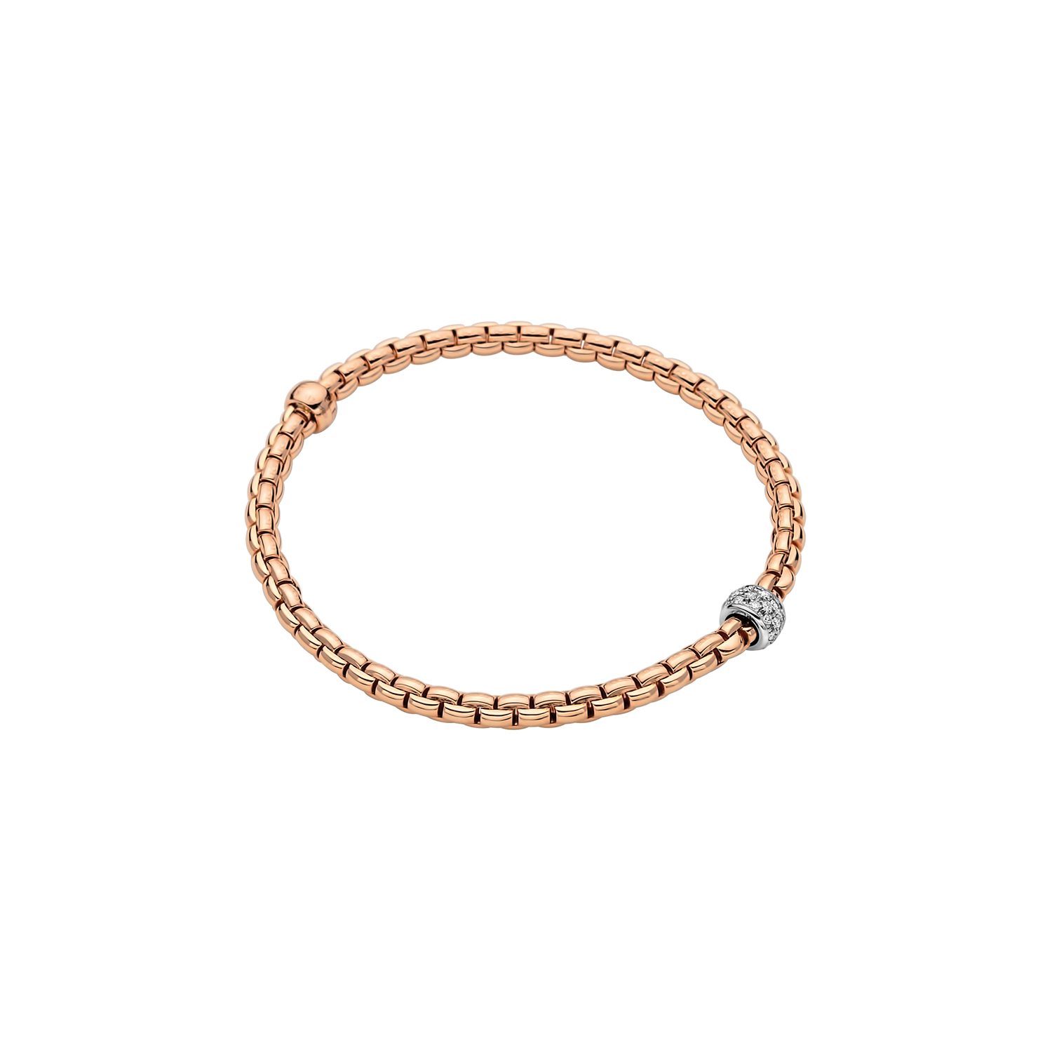 De Fope Eka Flex'it armband in ros&eacute;goud, modelnummer 73301BX_PB_R_XBX_00M, is een luxueuze 18-karaats gouden armband met een schitterend diamant pav&eacute; van 0,19 karaat. Deze stijlvolle roze armband is perfect als verfijnd accent bij elke outfit. Draag het solo voor een subtiele elegantie of combineer met andere armbanden voor een trendy look. De maat van deze armband is M (17 cm). 