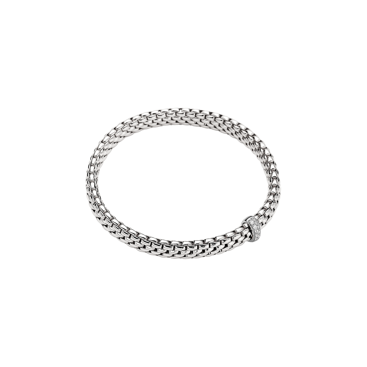 De Fope Vend&ocirc;me Flex'it armband, model 56002BX_BB_B_XBX_00M, is een luxe juweel van 18-karaats geelgoud, versierd met diamanten van in totaal 0,10 karaat. Deze elegante gouden armband kan solo of gecombineerd met andere sieraden worden gedragen voor een verfijnde, tijdloze uitstraling. Perfect voor zowel dagelijkse als speciale gelegenheden. De maat van deze armband is M (17). 