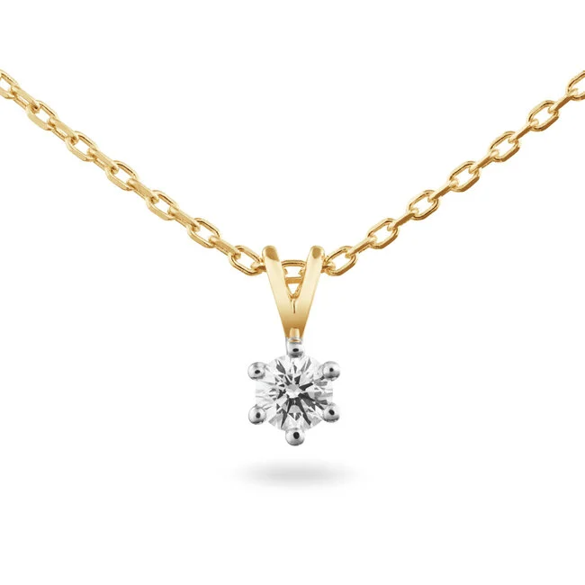 Met haar klassieke vormgeving en sprankelende diamant is deze ketting een ode aan tijdloze schoonheid. De briljant geslepen lab-grown diamant (0.15 ct) vangt het licht met elegante precisie, terwijl het gerecyclede 14 karaat goud zorgt voor een luxueuze, duurzame uitstraling. Een sieraad dat elke gelegenheid een verfijnd accent geeft.
