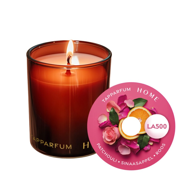 Jouw Lievelingsgeur als Kaars &ndash; Duurzame Geurkaars van 100% Europese Koolzaadwas

Altijd al jouw favoriete geur in kaarsvorm willen hebben? Dat kan nu!
Deze hoogwaardige geurkaars wordt gemaakt van 100% Europese koolzaadwas &ndash; een duurzaam en milieuvriendelijk alternatief voor paraffine en soja. De kaars brandt schoon, roetvrij en verspreidt een krachtige, langdurige geur door de hele ruimte.

De kaarsen worden met de hand gegoten in Zweden, waar kwaliteit en vakmanschap centraal staan. Dankzij de natuurlijke samenstelling is dit de perfecte keuze voor iedereen die houdt van pure producten met een luxe uitstraling.

Waarom kiezen voor deze duurzame geurkaars?

Gemaakt van 100% Europese koolzaadwas

Duurzaam, vegan en milieuvriendelijk

Lange brandduur: &plusmn; 40&ndash;45 uur

Krachtige geurverspreiding voor een warm en sfeervol interieur

Handgemaakt in Zweden

Perfect als cadeau of om jezelf te verwennen

Ervaar jouw lievelingsgeur zoals nooit tevoren &ndash; in een kaars die mooi brandt, heerlijk ruikt en met zorg gemaakt is.