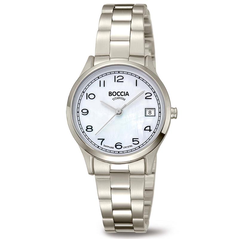 Boccia Titanium 3324-01
Dit dameshorloge van Boccia Titanium heeft een nette uitstraling. De zilverkleurige titanium horlogekast zorgt voor een stijlvolle look en de witte wijzerplaat maakt het horloge klassiek. Het horloge heeft een ronde kast met een diameter van 28mm, een datum, een mineraalglas, en is 5ATM. Combineer dit prachtige exemplaar met de andere sieraden van Boccia Titanium voor een complete look. Aan de titanium kast zit een matte titanium schakelband. 

HET MERK
Boccia Titanium is het titanium merk van Nederland, dat zijn oorsprong in Duitsland vindt en is opgericht in het jaar 1992. Ontwikkeld door internationale ontwerpers. Alle titanium componenten van de BOCCIA TITANIUM collectie zijn gemaakt van 99,7% puur titanium; het bijzondere materiaal. Het is licht in gewicht, neemt de temperatuur van de huid aan en is zeer huidvriendelijk. Bovendien is het corrosie- en temperatuurbestendig.

SPECIFICATIES
- Mineraalglas
- Ronde titanium horlogekast, &Oslash; 31mm
- Titanium schakelband
- Witte wijzerplaat
- 5ATM (Regen- & spatwaterdicht)