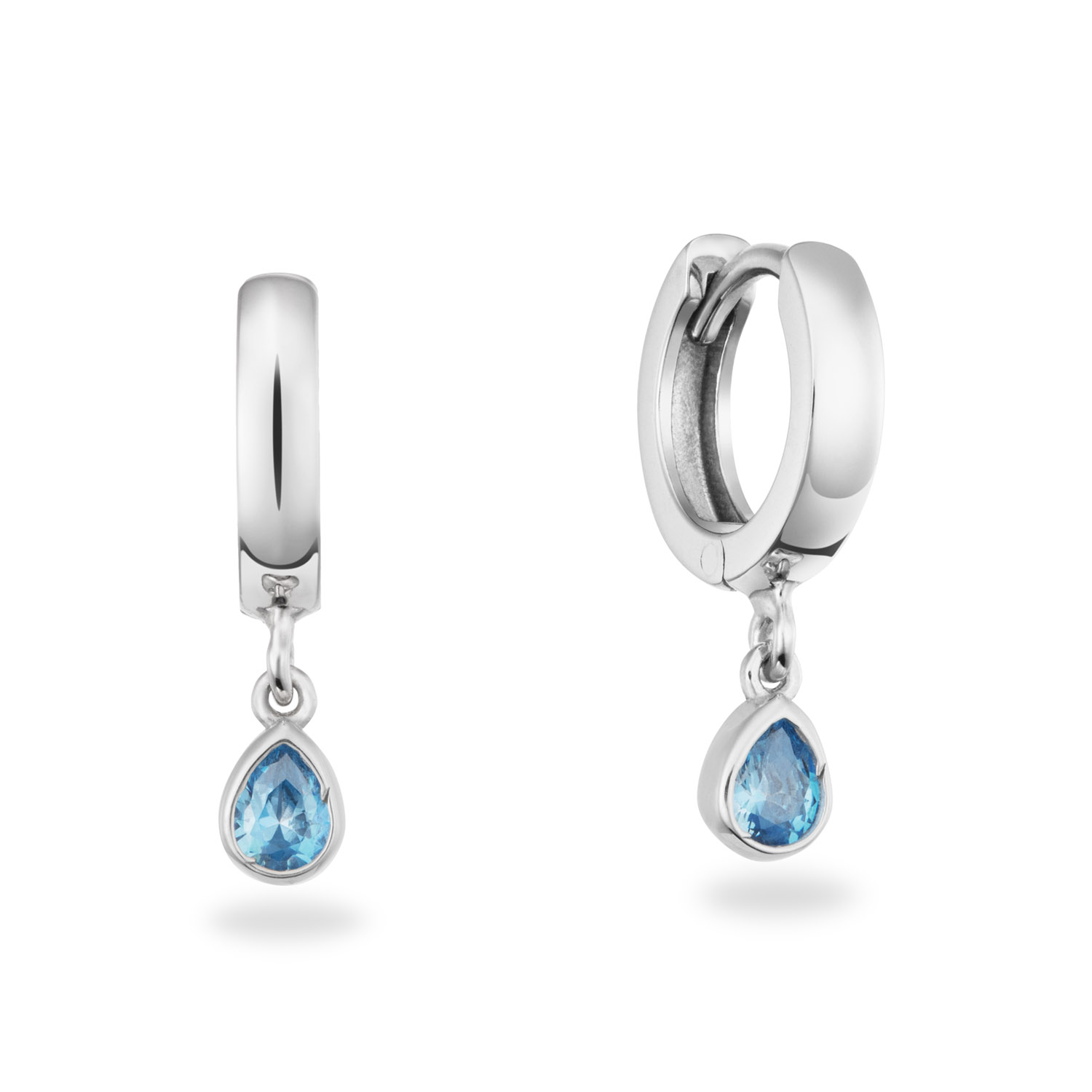 Deze stijlvolle zilveren oorringen van modelnummer zijn gemaakt van 925 sterling zilver en zijn verfijnd afgewerkt met zirkonia, wat een elegante uitstraling geeft. Met een diameter van 18 mm zijn ze perfect voor dagelijks gebruik of speciale gelegenheden. Draag ze met je favoriete zilveren sieraden voor een harmonieuze look. Gewicht: 2,14 gram.