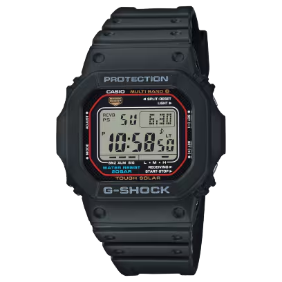 Dit model uit de vierkante 5600 serie beschikt over Multi-Band 6 technologie en borduurt voort op het ontwerp van de DW-5000C, die in 1983 het levenslicht zag. Het erft de klassieke kastvorm en wijzerplaat van de originele DW-5000, waardoor het een tijdloze look heeft. Omdat G-SHOCK blijft evolueren met zijn stoere concept, belichaamt dit model met trots het DNA van het eerste model, terwijl het zijn spel nog verder verbetert.