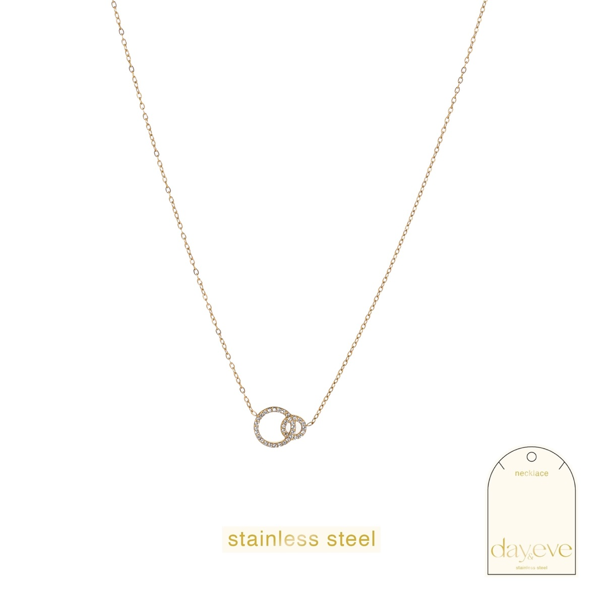 De Day & Eve collier Sparkly Rounds Necklace, modelnummer N56393-2, is een verfijnde 14K goudgeplateerde ketting. Deze elegante halsketting valt onder de categorie sieraden en is perfect voor iedere gelegenheid. Draag het als enkel statement-stuk bij een eenvoudige blouse of jurkje voor een sprankelende en stijlvolle look. Voeg een vleugje glamour toe aan je outfit!