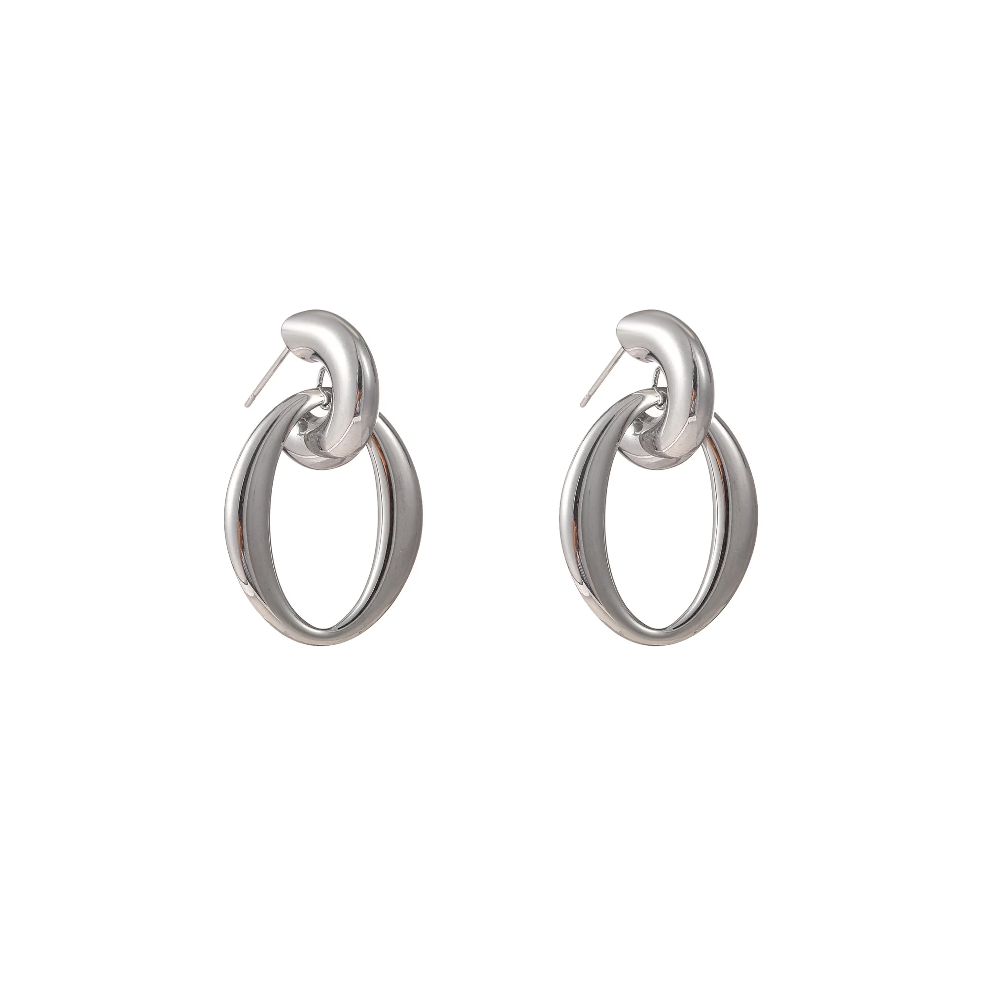 De Day & Eve oorstekers Open Oval Hoop zilver, modelnummer E56244-1, zijn prachtige stud oorbellen die elegantie uitstralen. Met hun tijdloze ontwerp zijn ze perfect voor zowel dagelijkse als formele gelegenheden. Combineer ze met andere zilveren sieraden voor een verfijnde look. Ideaal om elke outfit stijlvol af te maken. 