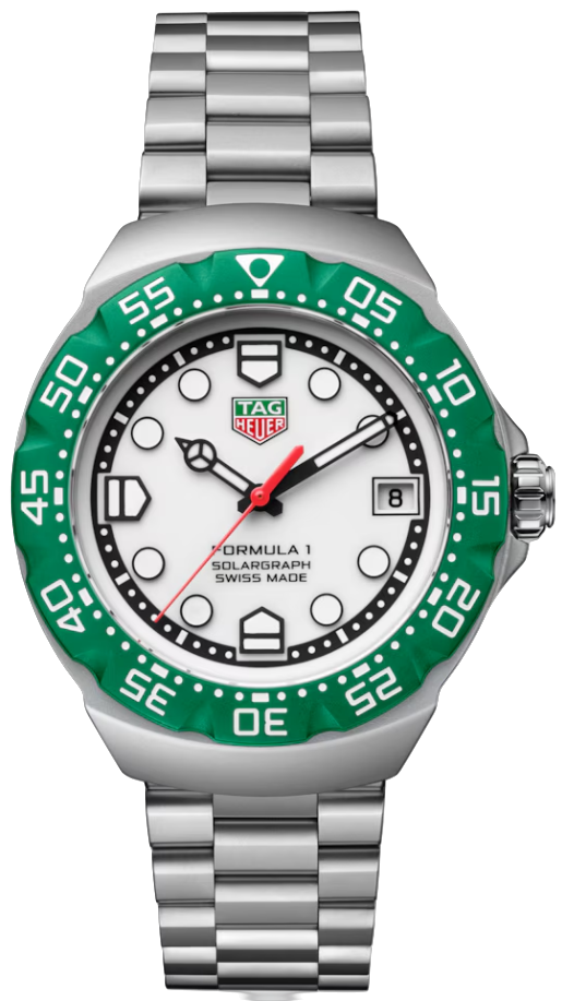 Dit TAG Heuer horloge behoort tot de Formula 1 collectie.
Referentienummer: WBY111E.BA0042

Aangedreven door het Calibre TH50-00, brengt deze 38mm TAG Heuer Formula 1 Solargraph de race geschiedenis van het merk samen in een compact, energiek design. Ge&iuml;nspireerd door pitlane klokken, weerspiegelen de rode, groene en witte accenten de motorsport roots van het Zwitserse Maison, en vangen zowel kleur als snelheid in beweging.

De witte opaline wijzerplaat contrasteert met gedurfde zwarte gelakte indexen voor directe leesbaarheid. Omlijst door een zwarte flens met minuten-schaal, brengt de rode centrale wijzer energie in het design. Elk element weerspiegelt TAG Heuer&rsquo;s DNA voor tijdmeting langs de baan, gebouwd voor helderheid en precisie.

Dit uurwerk, gehuisd in een 38mm roestvrij stalen kast combineert duurzaamheid en stevigheid. De groene TH-Polylight bidirectionele lunette voegt speelse controle toe, terwijl het Calibre TH50-00 Solargraph uurwerk zorgt voor moeiteloze autonomie, 10 maanden op een volledige lading, tot 15 jaar batterijduur zonder vervanging.