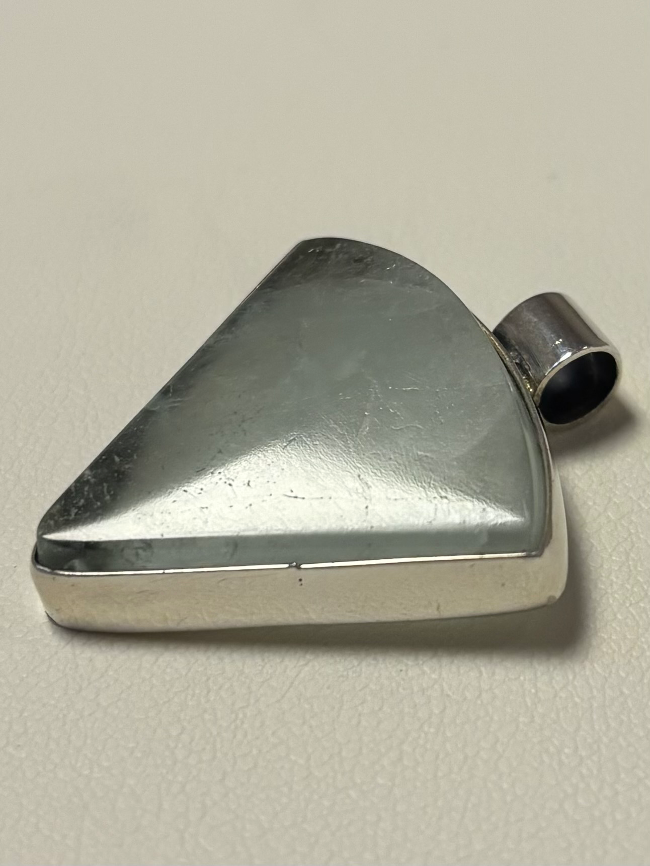 Zilveren hanger driehoek met echte aquamarijn 