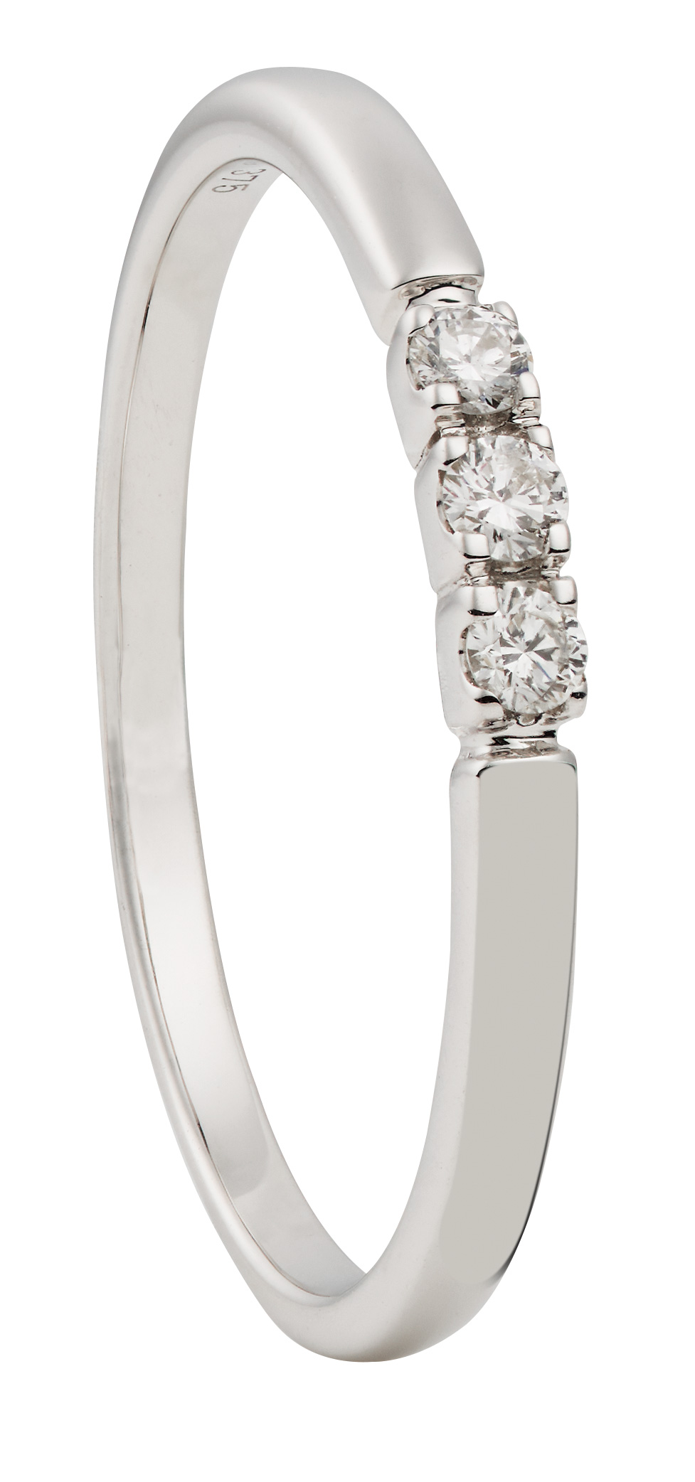 Deze prachtige gouden alliance ring is vervaardigd uit duurzaam 9 karaat goud en bezet met drie rijen van drie briljant geslepen diamanten.
Samen goed voor 0.09 karaat aan sprankelende schittering in de kleur G en zuiverheid SI.
Het klassieke alliance-design staat symbool voor verbondenheid, liefde en continu&iuml;teit &mdash; ideaal als cadeau of als aanvulling op een elegante ringstack.