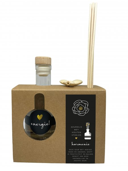 Onderdeel van serie: GEUR VOOR THUIS - geurolie met houten stokjes - EVERY DAY

Deze geur met indiase roos en amandel geeft je positiviteit en balans. Geniet van deze vriendelijke en zachte geur.