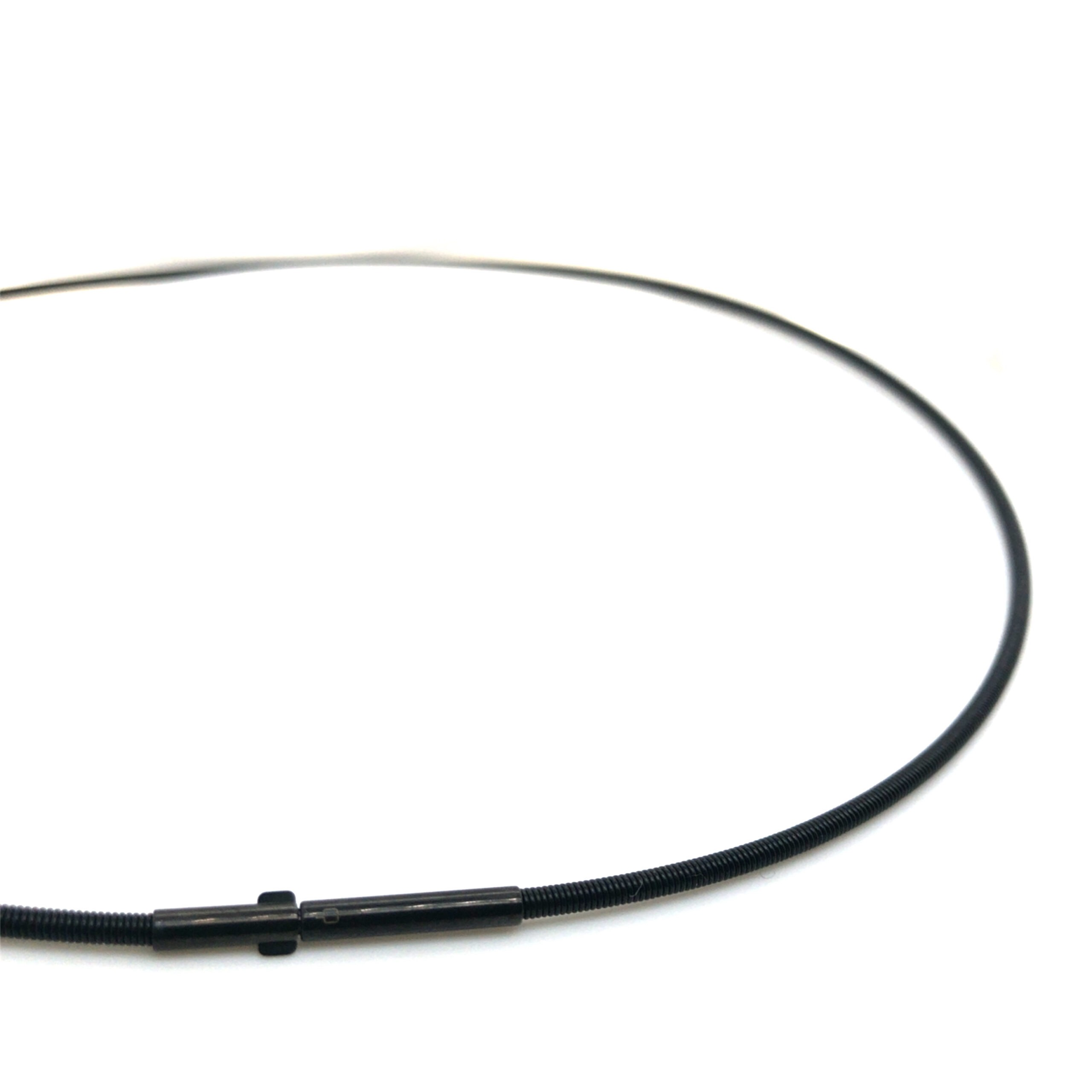 Der Spiralcollier Stahl 1,4 mm 48 cm zeichnet sich durch seine schlichte Eleganz und Robustheit aus. Hergestellt aus hochwertigem Edelstahl, bietet er Langlebigkeit und einen modernen Look. Ideal, um alleine getragen zu werden oder mit einem Anh&auml;nger zu kombinieren, passt er perfekt zu jedem Outfit. Ein Muss f&uuml;r stilbewusste Schmuckliebhaber!