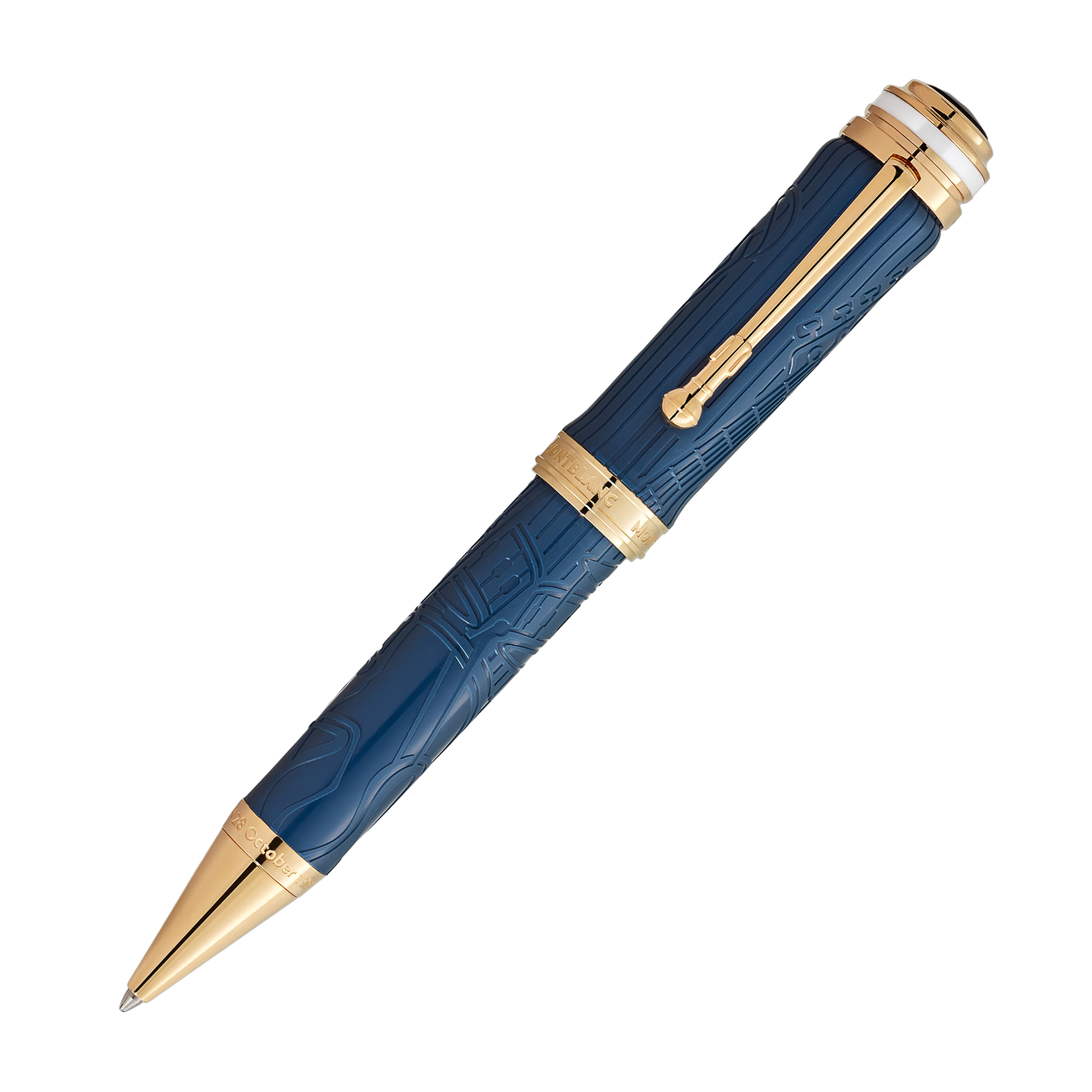 Deze Montblanc Homage to Queen special edition fountain pen behoort tot de Great Characters collectie.
Referentienummer: 31967

Ge&iuml;nspireerd door het album Greatest Hits II uit 1991, eert Montblanc met de Great Characters Homage to Queen Special Edition een van Queens meest succesvolle albums. De editie, die de opvallende kleurencombinatie van de dubbel-LP Greatest Hits II weerspiegelt, is uitgevoerd in donkerblauw met vergulde details.

De vier muzikanten achter het geluid van dit legendarische compilatiealbum zijn de geschiedenis ingegaan: Freddy Mercury, de charismatische frontman met een vocaal bereik van meerdere octaven en een rijk vibrato; Brian May, de virtuoze gitarist met zijn onmiskenbare elektrische gitaargeluid; John Deacon, de veelzijdige en creatieve bassist; en Roger Taylor, het ritmische hart van de band. Als teken van hun muzikale virtuositeit, die het album uit 1991 tot een van de bestverkochte en bekendste ter wereld maakte, zijn de 'instrumenten van hun vak' subtiel vereeuwigd op de kostbare hars: microfoon en basgitaar op de dop, gitaar en drumstel op de huls.

De bovenzijde is ontworpen met de karakteristieke volume- en toonregelaars van zijn beroemde elektrische gitaar in gedachten en is voorzien van een subtiel ribbelpatroon, een kleine rode stip en een gravure van de releasedatum van het album Greatest Hits II. De kroon die Mercury droeg tijdens de afsluitende uitvoering van God Save the Queen vormde de inspiratie voor het silhouet van de bovenzijde op de Special Edition en is tegelijkertijd een metafoor voor het majestueuze karakter van de band en hun muzikale nalatenschap. De vergulde clip is ontworpen om op een microfoonstandaard te lijken, een verwijzing naar een van de kenmerken van Freddie Mercury's liveoptredens.
