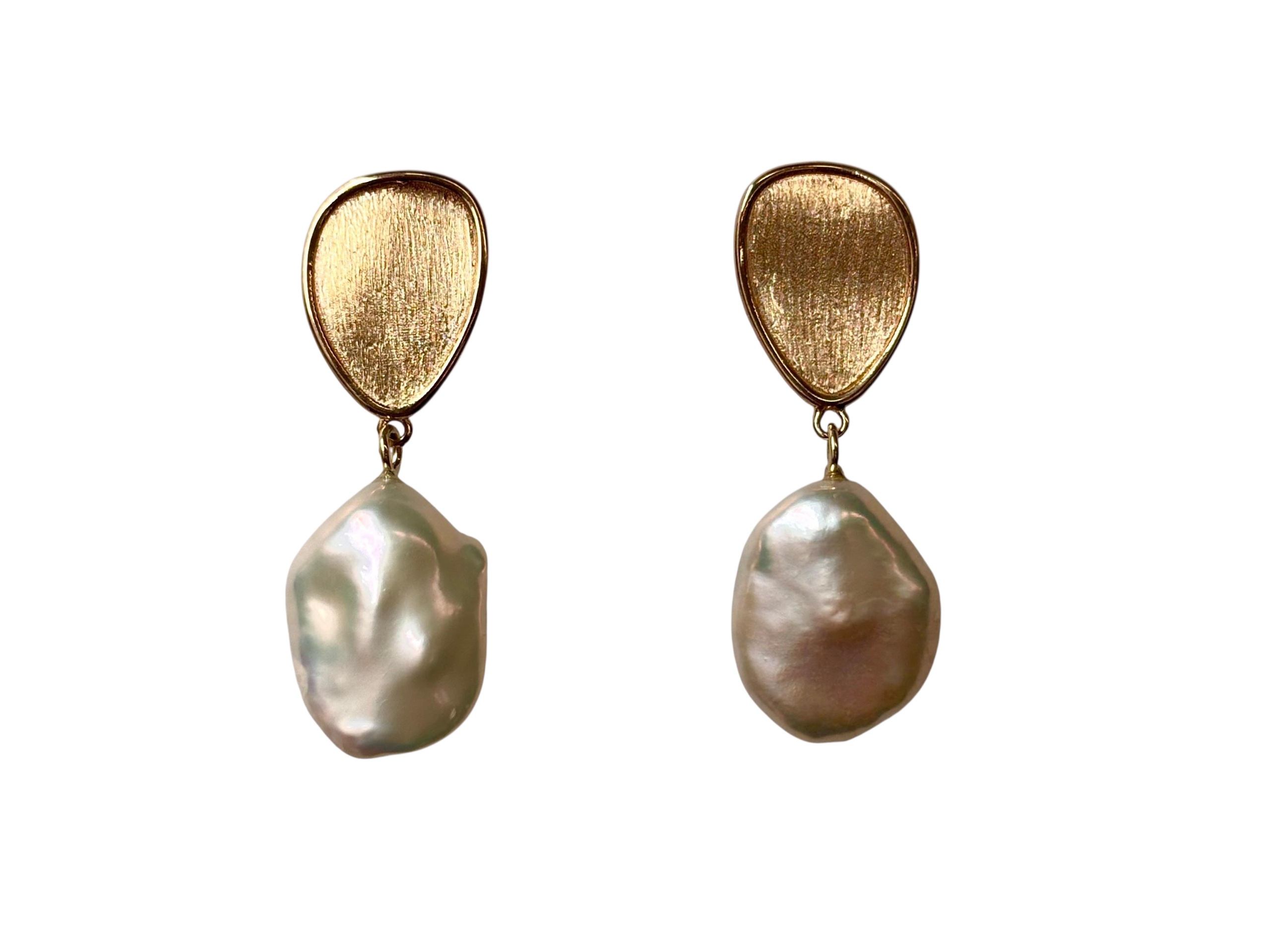 14kt gouden oorsteker met Keshi zoetwaterparel 11mm