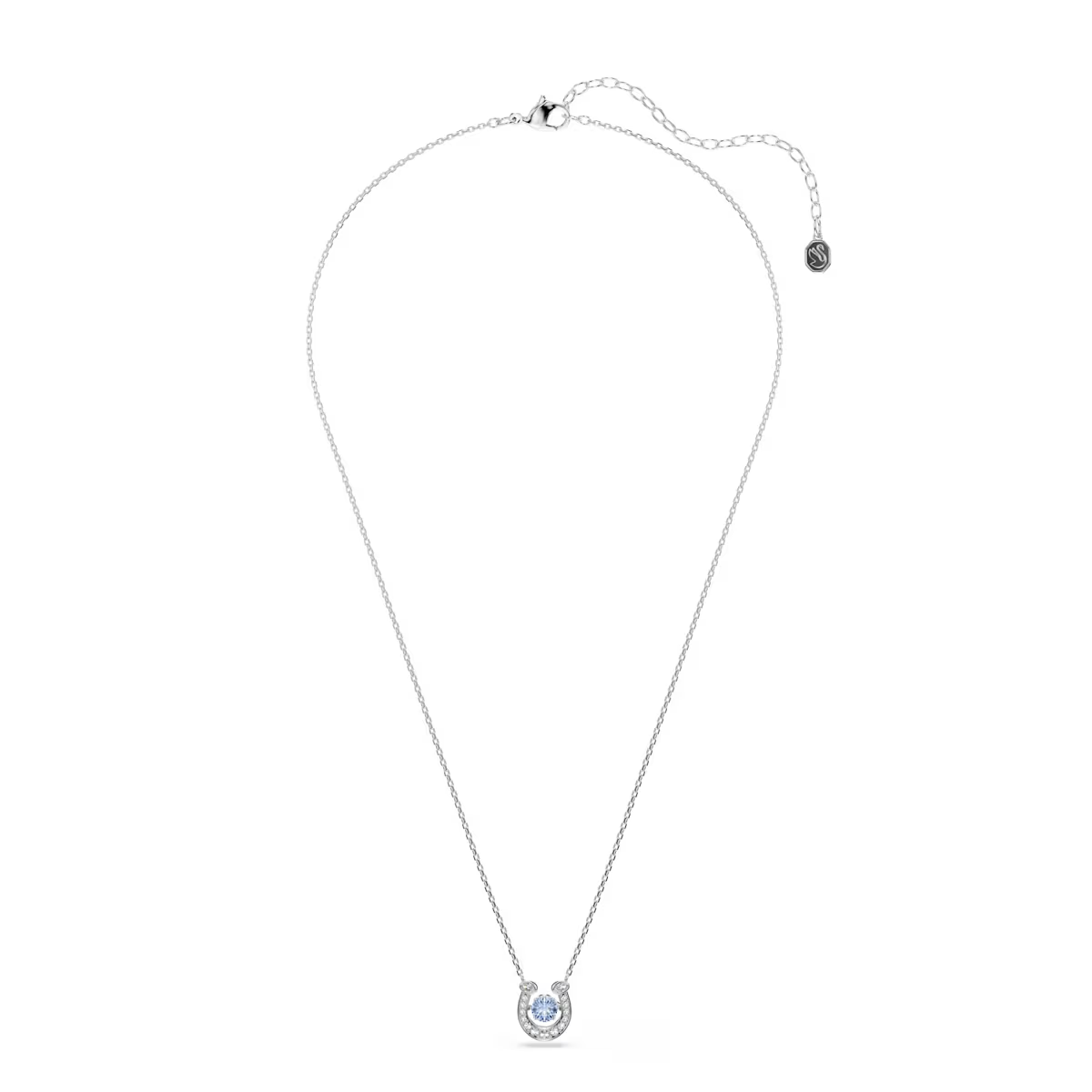 Bereik de optimale glans met deze betekenisvolle hoefijzerhanger. Het ontwerp met rhodium toplaag heeft in het midden een gefacetteerde blauwe dancing stone die een wonderbaarlijk spel van licht cre&euml;ert. Draag deze hanger zelf of geef hem cadeau aan een speciaal iemand als symbool van succes.
