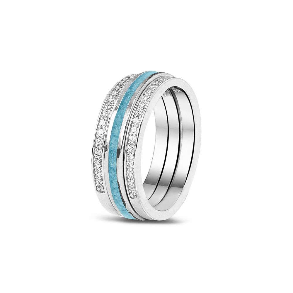 Infinity ring met siders. Dit sieraad wordt zichtbaar rondom gevuld met as en wordt vermengd met onze speciale hars. De aanschuifringen zijn hierbij aan de midden-ring vast gesoldeerd. Let op; deze ring is niet geschikt om te vullen met haar.