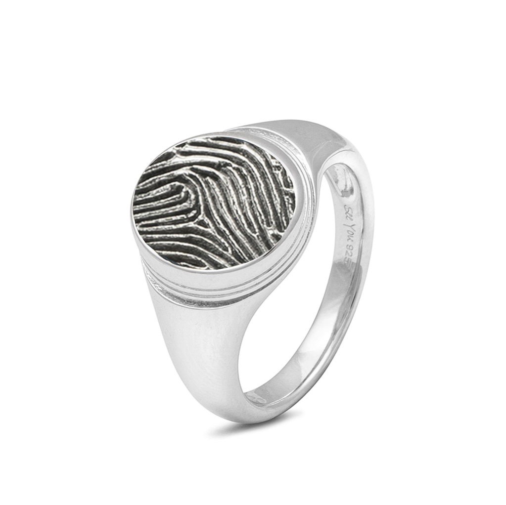 Ovale zegelring met gravure. De vingerafdruk is inbegrepen in de prijs.
