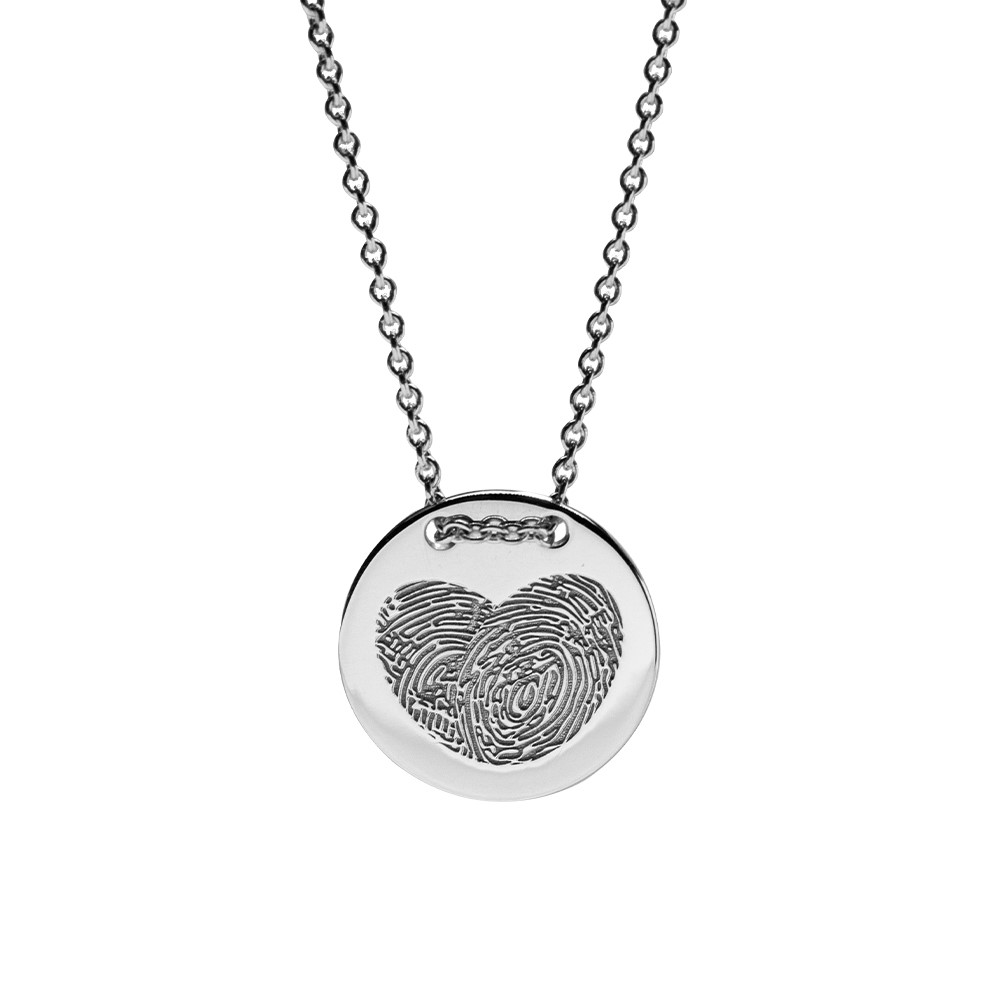 Graveer hanger inclusief collier. De hanger is geschikt voor meerdere soorten gravures. Denk bijvoorbeeld aan een vingerafdruk, 2 vingerafdrukken in hartvorm, logo, voetafdrukjes, handafdrukjes, pootafdruk, handtekening. De prijs van de hanger is exclusief de gravure.