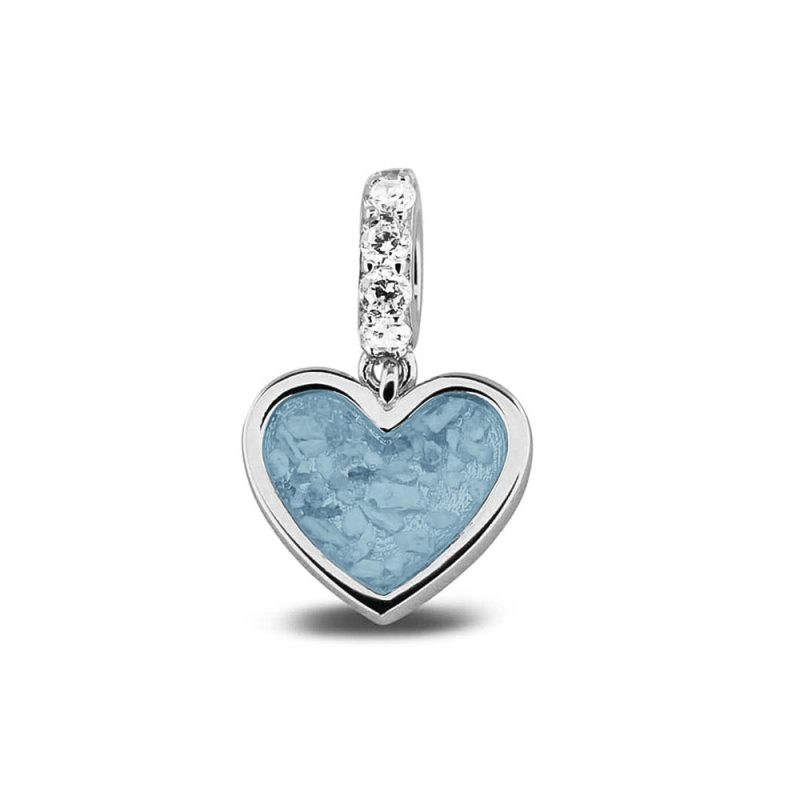 Hart bedel met zirkonia/diamant hangoog. De bedel wordt aan de voorkant gevuld met as, moedermelk of haar. De bedel is geschikt om aan armbanden 811 S, 812 S of 813 S gedragen te worden. Tevens geschikt om aan een Pandora armband te dragen. Op de achterzijde is nog plek voor een gravure zoals bijvoorbeeld een naam, datum of vingerafdruk.