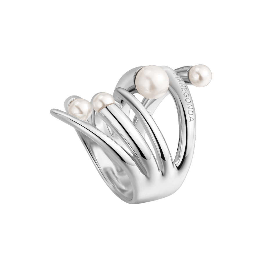 Details
Metals: 925&permil; Sterling silver
Stones: natural pearls
Collection: CUSPIS
Inspired by the thorn, a symbol of strength and protection, the collection expresses a deliberate contradiction of elements. Sterling silver crafted in sharp geometric shapes represents firmness and determination, while white or black pearl adds a touch of warmth and sophistication. This antithesis creates a dynamic interplay between stiffness and softness, resulting in innovative creations that draw from the beauty of nature and art.