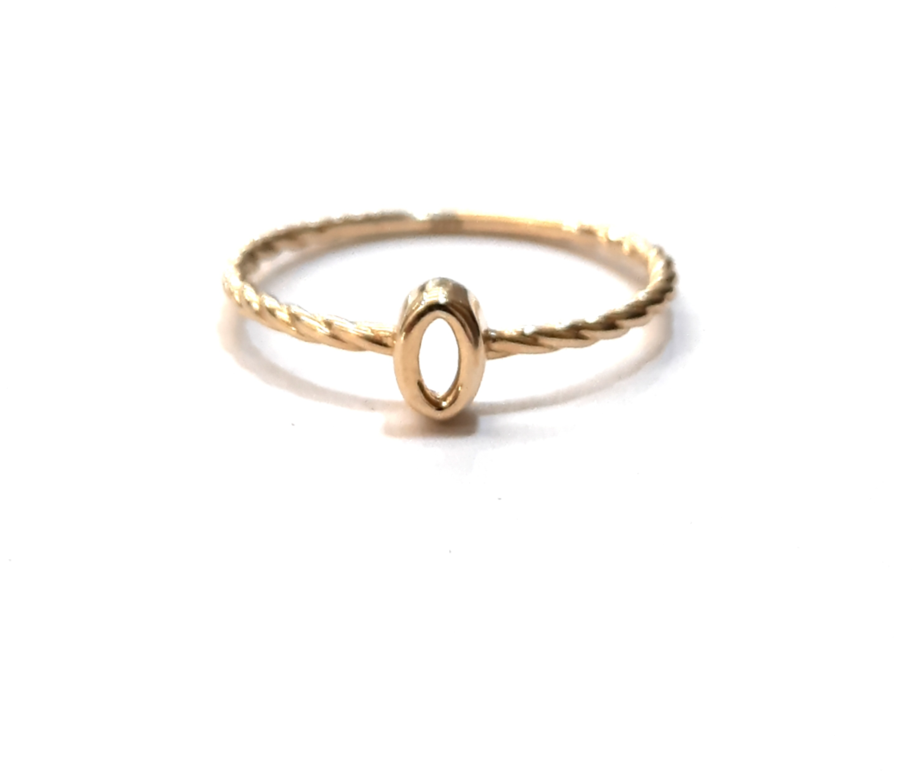 De gouden ring met modelnummer BREA-0001965 is vervaardigd van 14-karaats goud. Dit sieraad behoort tot de categorie sieraden en is specifiek een ring met maat 55. De ring heeft een prachtige goudkleurige uitstraling. Draag deze elegante ring bij zowel formele als casual gelegenheden voor een tijdloze en verfijnde look. Perfect voor elke garderobe!
