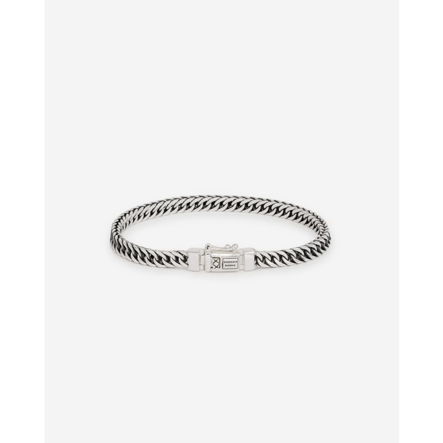 Productcode JBAZ-J158, modelnummer J158, is een stijlvolle armband van een onbekend merk. Deze prachtige armband valt onder de categorie juwelen en voegt een vleugje elegantie toe aan elke outfit. Draag het solo of gecombineerd met andere armbanden voor een gelaagd effect. Perfect voor dagelijkse of feestelijke gelegenheden.