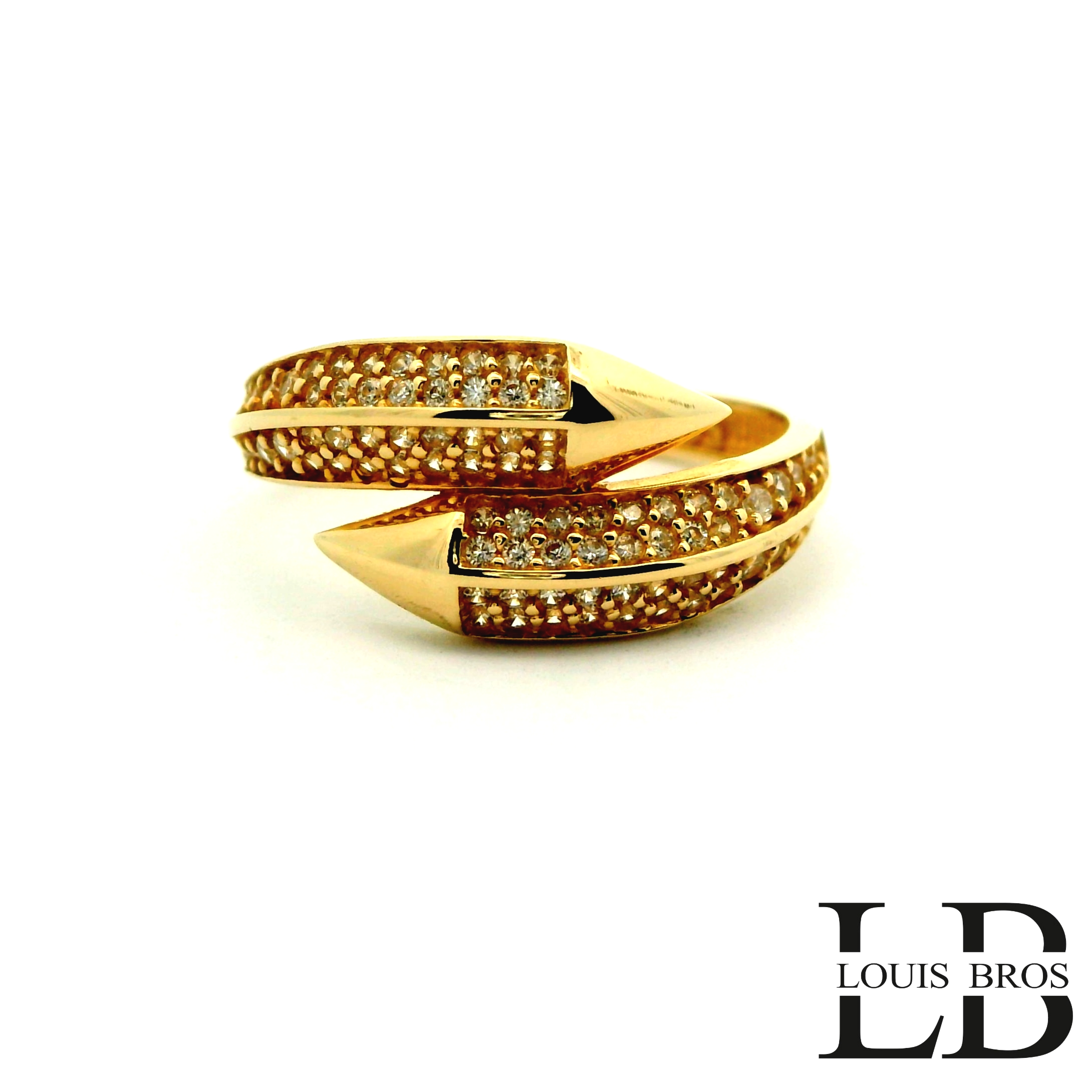 Deze elegante ring van 14 karaat geelgoud (3.11 gr) is verfijnd afgewerkt en bezet met sprankelende zirkonia&rsquo;s. De zirkonia&rsquo;s zorgen voor een prachtige lichtreflectie en geven de ring een luxueuze uitstraling, terwijl het warme geelgoud tijdloze klasse uitstraalt. Dankzij het evenwichtige ontwerp is de ring comfortabel om te dragen en geschikt voor zowel dagelijks gebruik als speciale gelegenheden. Een veelzijdig sieraad dat elegantie en schittering perfect combineert.
De ring is verkrijgbaar in meerdere afmetingen.