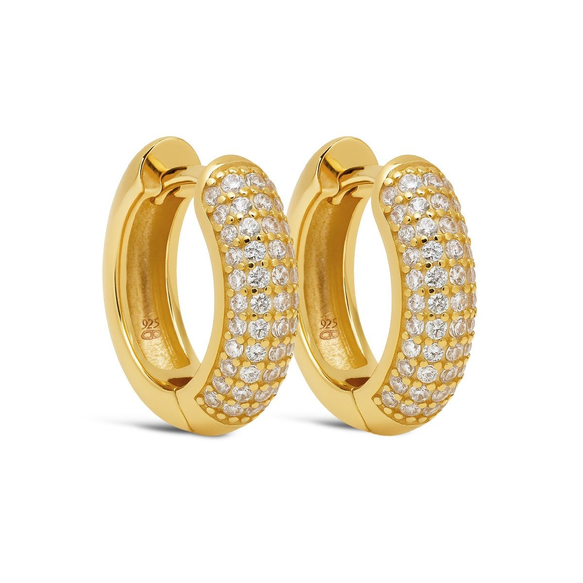 De Karma Hinged Hoops LILA Zirconia 15MM Goldplated met modelnummer KAR-H711GP zijn elegante creolen met sprankelende lila zirconia-steentjes. Deze gouden oorbellen voegen een verfijnde touch toe aan elke outfit. Perfect voor zowel dagelijkse als speciale gelegenheden. Een must-have accessoire voor je sieradencollectie!