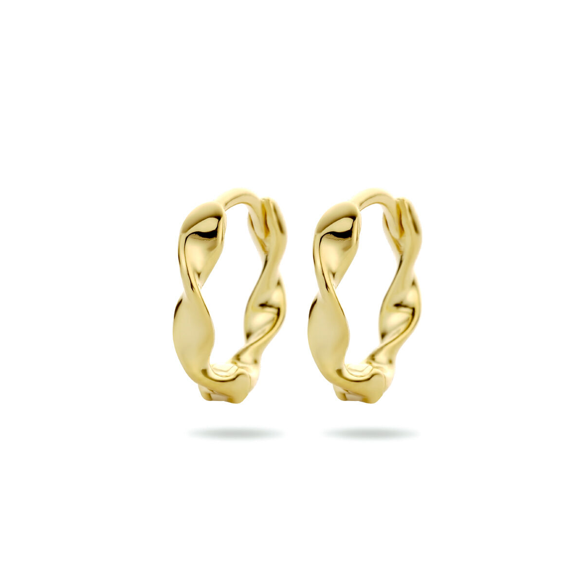 Verguld op 925 zilveren klapoorringen. De klapoorringen hebben een afmeting van 13.5x2.5mm. Geen garantie op plating.