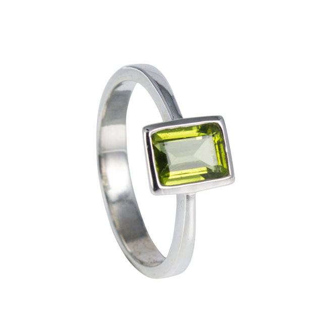 Zilveren ring met peridot