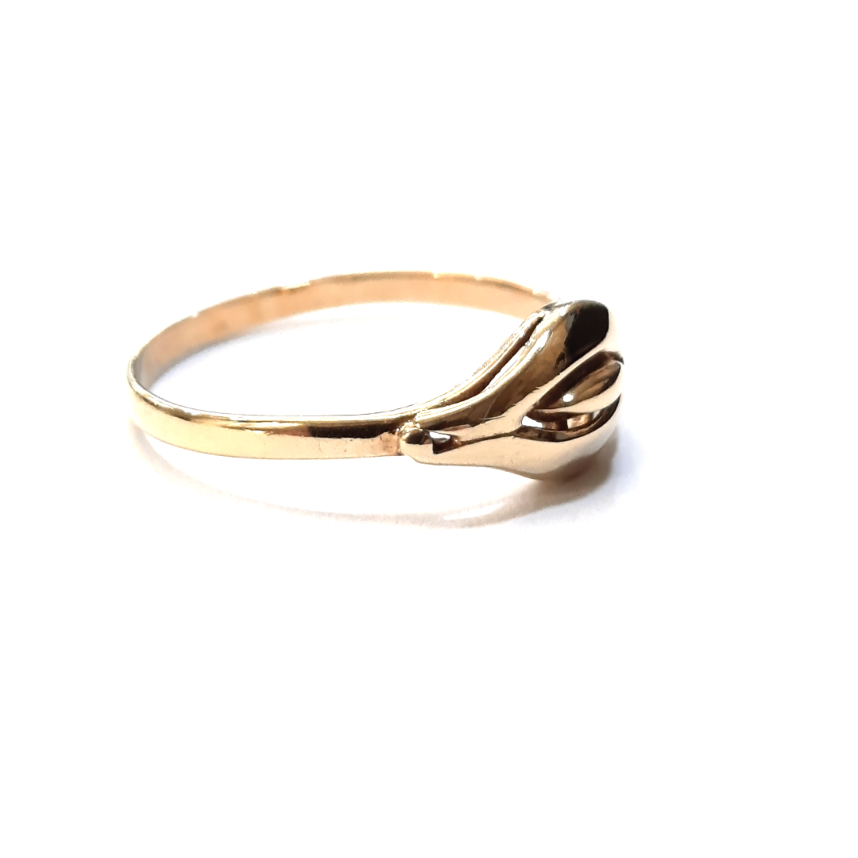 De gouden ring, modelnummer BREA-0002248, is een prachtige sieraad van 14-karaats goud, geschikt voor maat 56. De ring is goudkleurig en straalt elegantie uit. Deze ring is perfect voor dagelijks gebruik of speciale gelegenheden. Draag hem solo voor een subtiele look of combineer met andere ringen voor een gelaagde stijl.