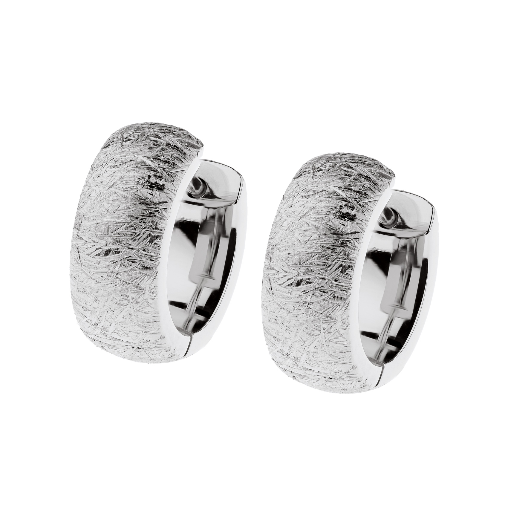 Erleben Sie die Eleganz zeitloser Creolen, aus ei&szlig;mattiertem Edelstahl, die jedem Outfit einen Hauch von Raffinesse verleihen. Perfekt f&uuml;r formelle Anl&auml;sse oder um allt&auml;gliche Looks zu veredeln. Tragen Sie sie mit hochgesteckten Haaren oder einem eleganten Dutt, um die Sch&ouml;nheit dieser Ohrringe zu betonen. Ein unverzichtbares Accessoire f&uuml;r jede Schmucksammlung.
