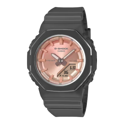 De GMA-P2110SC-4A het zachte gevoel van rozenkwarts vastlegt met zijn delicate kleurgradaties. De wijzerplaat, gemaakt van metalen materialen, zorgt voor verfijnde verfijning. 

Dit horloge heeft de symbolische betekenis van de steen die ze vertegenwoordigen - rozenkwarts staat voor schoonheid en gezondheid. Geef die ene speciale persoon een cadeau met een diepe boodschap of stijlvol accessorize voor de feestdagen. 

De belangrijkste harsonderdelen die zijn toegepast in de rand en de horlogeband zijn gemaakt met harsen van biologische oorsprong. Het gebruik van hernieuwbare biologische materialen draagt bij aan het verminderen van de impact op het milieu.