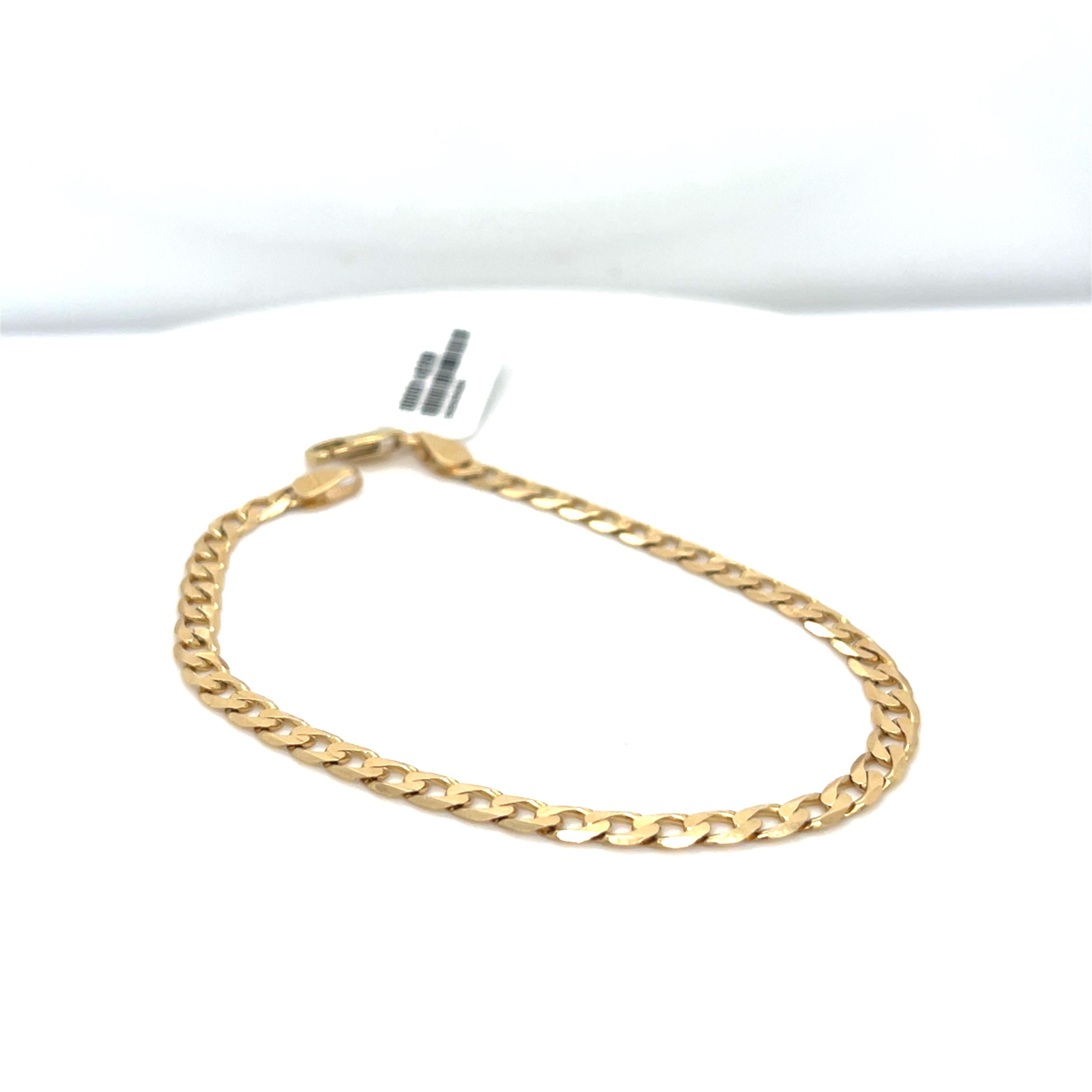 Gouden gourmette armband.
De armband heeft een vlak geslepen gourmette schakel.
Een lengte van 18cm, en de schakel is 4mm breed
gewicht 3,9 gram
