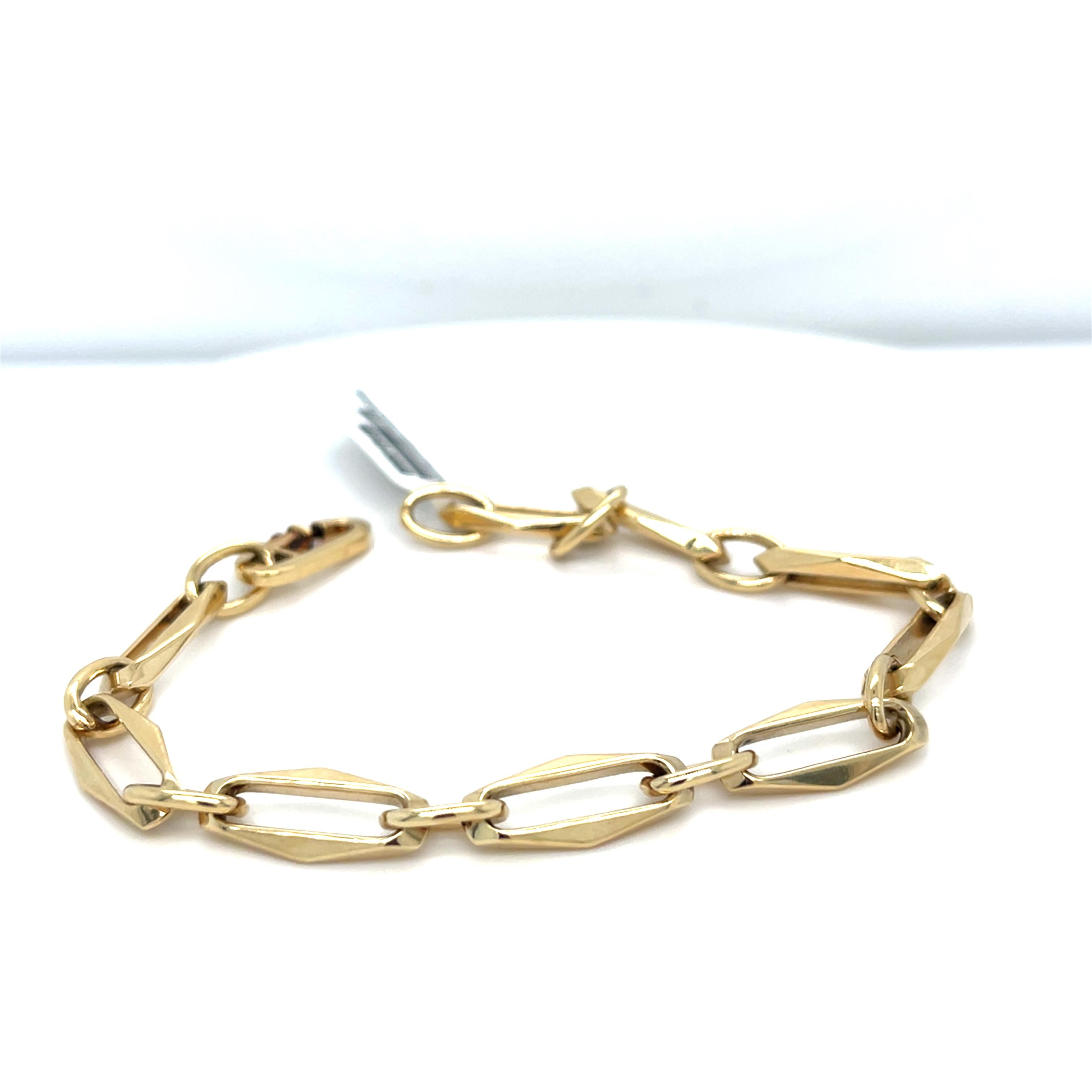 Closed for ever armband
14 karaat geelgoud
lengte is 19cm , breedte is 6mm
gewicht = 14.1 gram 