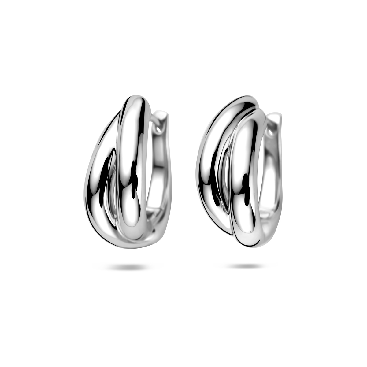Gerhodineerd 925 zilveren klapoorringen. De oorringen hebben een afmeting van 20x8.5mm.