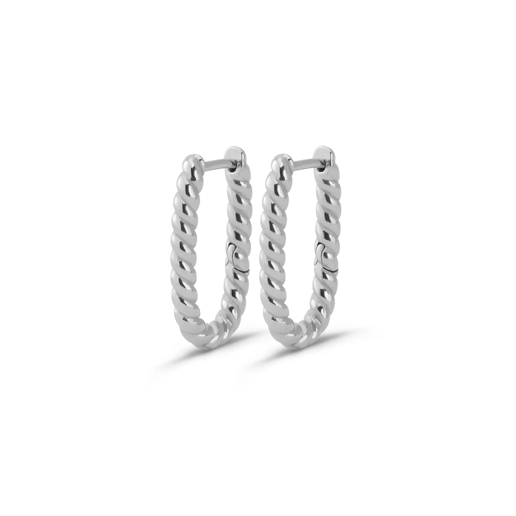 De Melano Friends Croissant oorbellen zijn ook voorzien van onze welbekende rope structuur en zijn daarom makkelijk te matchen met vele andere Melano sieraden. Met deze oorringen geef je een speelse maar verfijnde touch aan jouw outfit. De Croissant oorbellen zijn 3 mm dik, 15 mm breed en 22 mm lang