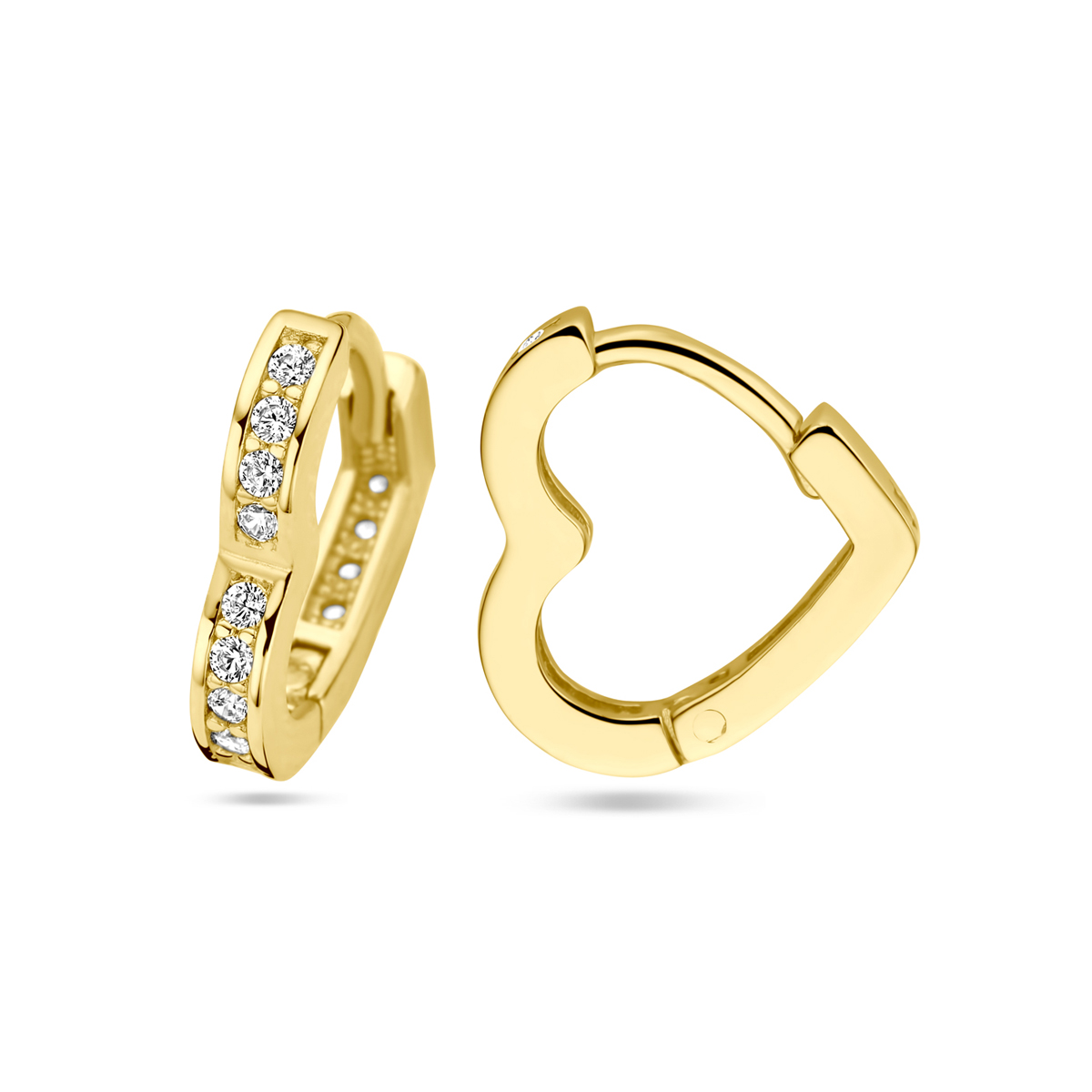 14k Geelgouden klapoorringen uitgevoerd met zirkonia. De oorringen hebben een breedte van 2mm.