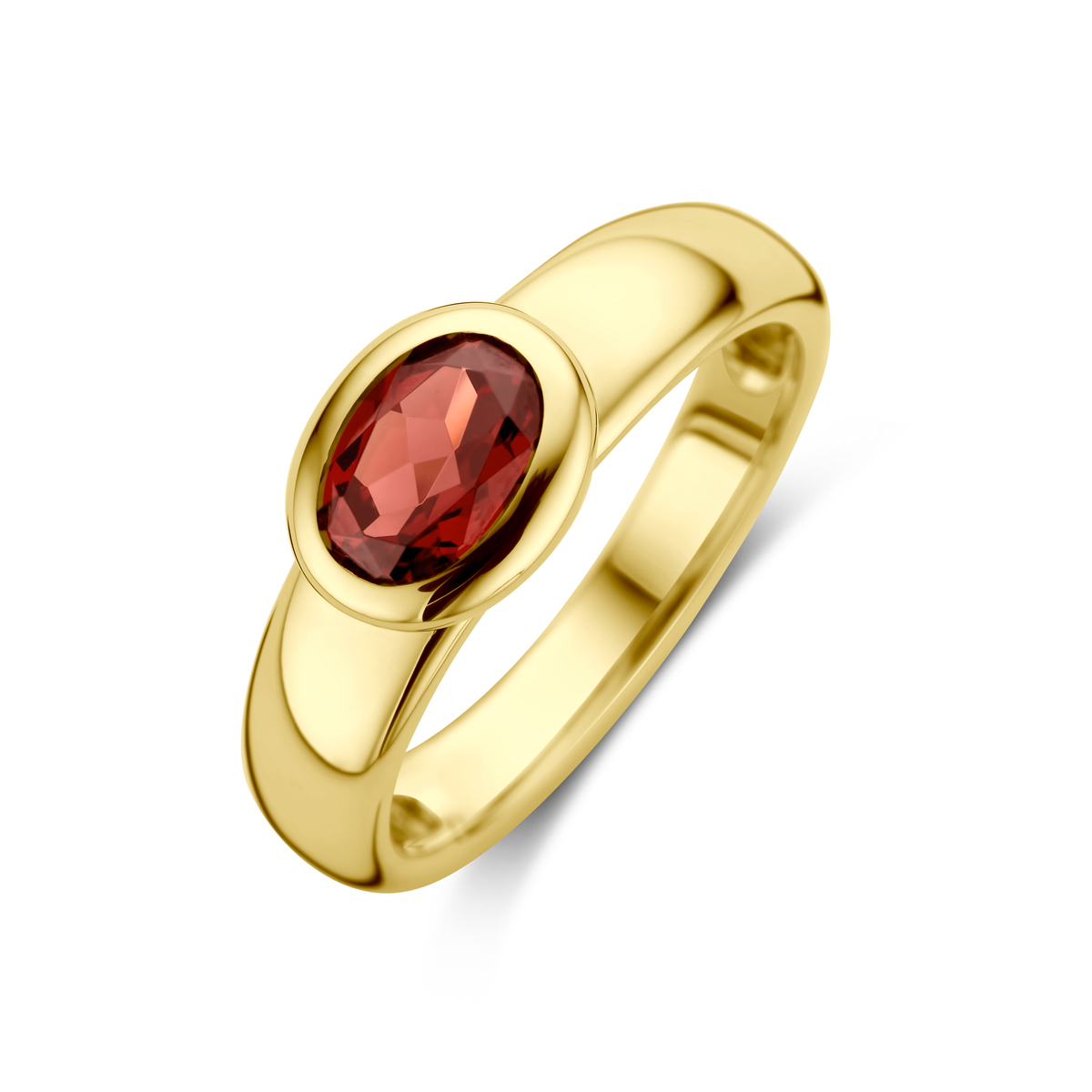 14k Geelgouden ring uitgevoerd met granaat. De ring heeft een afmeting van 7.5x9mm.
