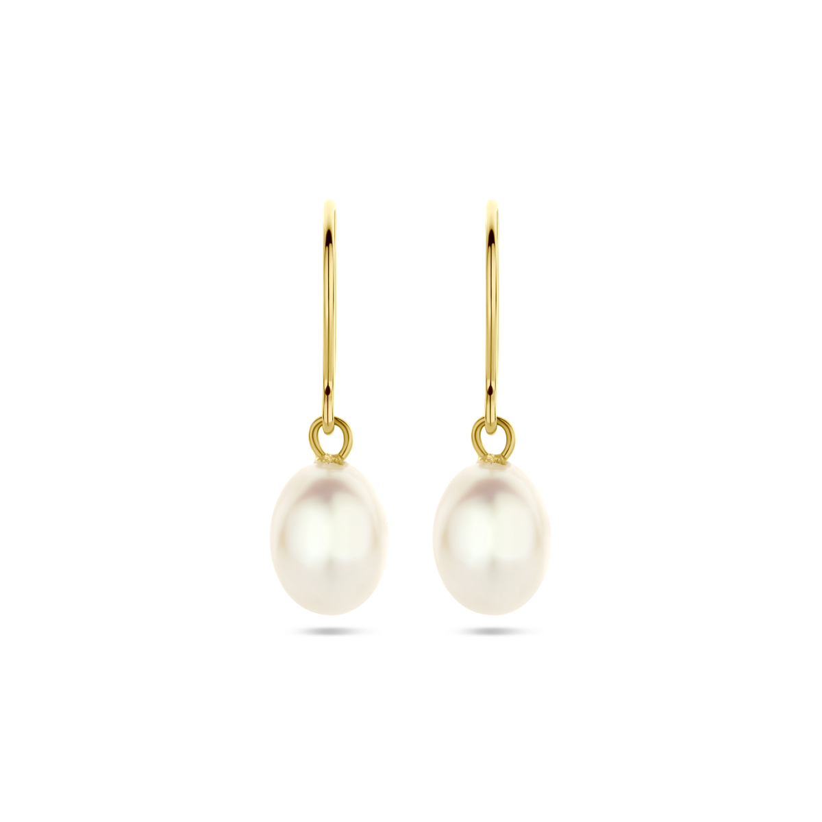 14k Geelgouden oorhangers uitgevoerd met parel. De oorhangers hebben een totale hoogte van 24mm.