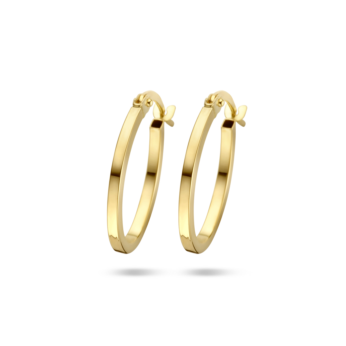 Tijdloze 9 karaat oorringen met een klassiek en elegant ontwerp. Met een diameter van 18,5 mm hebben deze oorringen een mooi, draagbaar formaat dat perfect is voor dagelijks gebruik &eacute;n voor een verfijnde look bij speciale gelegenheden. Makkelijk te combineren met andere sieraden.