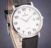 Heren uurwerk in staal met zwart leder band. De wijzerplaat is wit met arabische cijfers.