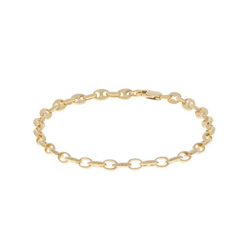 De Schakelarmband 925 GP+ modelnummer 104810818 is een verfijnd sieraad gemaakt van hoogwaardig 925 sterling zilver met gouden plating. Deze elegante armband is perfect voor dagelijks gebruik of speciale gelegenheden. Draag het solo voor een minimalistische uitstraling of combineer met andere sieraden voor een gelaagde look. Een tijdloos accessoire voor elke sieradenliefhebber.