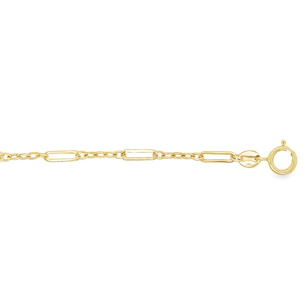 De 14 karaats geelgouden armband Fantasie, is een elegante en verfijnde toevoeging aan je sieradencollectie. Deze armband, straalt luxe uit. Draag deze tijdloze armband solo voor een subtiele look, of combineer met andere armbanden voor een modieuze stapeling.