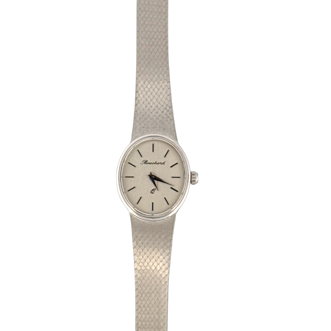 De Bouchard Horloge 14krt Witgoud, is een elegante polshorloge van 18mm. Met een zilverkleurige band en gouden kast straalt het luxe uit. Deze horloge heeft geen datumfunctie. Combineer het met formele of feestelijke outfits voor een verfijnde uitstraling. Perfect voor zowel dagelijks gebruik als speciale gelegenheden.