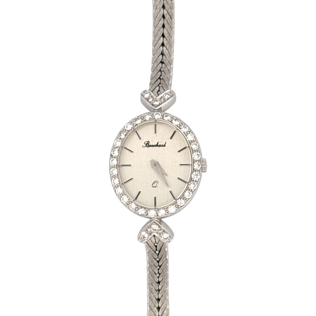 De Bouchard Horloge 14krt Witgoud met Briljant is een luxe polshorloge van 21 mm met een zilverkleurige, echte gouden band. Met zijn Zwitserse uurwerk biedt het precisie en elegantie zonder datumfunctie. Draag het als een verfijnd accessoire bij formele gelegenheden om uw uitstraling te versterken.