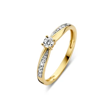 14 karaats geelgouden ring met zirkonia's 
maat 18 en verkrijgbaar in diverse andere maten